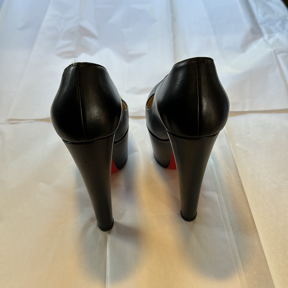 Red Bottoms - Picture 3 of 8